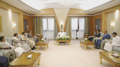 صورة الرئيس الزُبيدي يستقبل وفدا من مشائخ وأعيان صنعاء