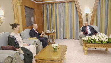 صورة الرئيس الزُبيدي يستقبل السفير البريطاني