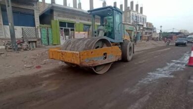 صورة إستمرار سير العمل بمشروع صيانة وإعادة تأهيل الشارع الرئيسي لمدينة قعطبة في الضالع