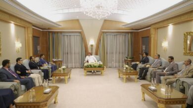 صورة الرئيس الزُبيدي يستقبل وكلاء محافظات صنعاء ومأرب والحديدة وريمة