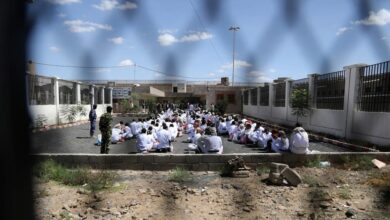 صورة تقرير حقوقي يكشف تعرض 1635 مختطفاً للتعذيب بسجون الحوثي