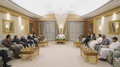 صورة الرئيس الزُبيدي يترأس اجتماعا لفريق الحوار الوطني الجنوبي
