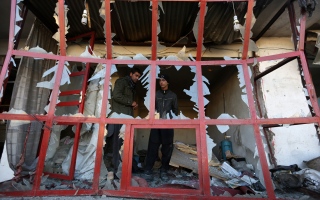 صورة أفغانستان: انفجار في مسجد وآخر أمام “وزارة التجارة” يسفران عن قتلى وجرحى