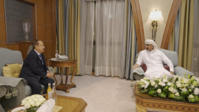 صورة الرئيس الزُبيدي يلتقي سفير اليمن لدى مملكة البحرين