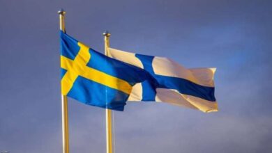 صورة رسميًا.. فنلندا والسويد تقدمان طلبات انضمامهما لـ”الناتو”
