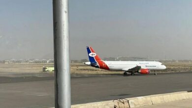 صورة مغادرة أول طائرة من مطار صنعاء إلى العاصمة الأردنية عمّان