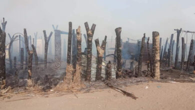 صورة الحديدة.. حريق يلتهم مخيم نازحين في الخوخة