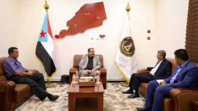 صورة اللواء بن بريك يناقش مع رئيس الغرفة التجارية والصناعية في العاصمة عدن الأوضاع الاقتصادية وتفعيل دور الاستثمار