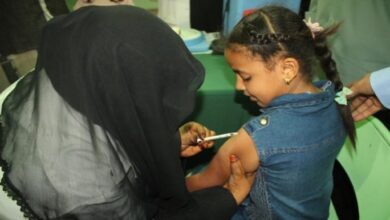 صورة حملة تحصين ضد الحصبة تستهدف ٣ر١ مليون طفل في 10 محافظات