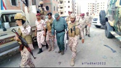 صورة قائد اللواء الثالث صاعقة يتفقد المواقع العسكرية للواء بمحافظة أبين