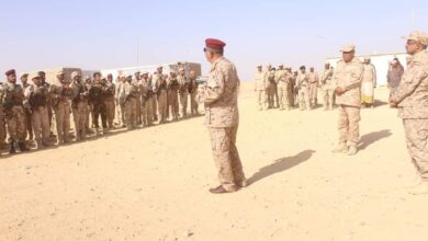 صورة أركان المنطقة العسكرية الثانية يقوم بزيارة تفقدية إلى لواء الدفاع الساحلي
