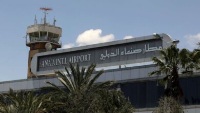 صورة المبعوث الأممي يرحب بانطلاق أول رحلة تجارية من مطار صنعاء