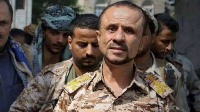 صورة سياسي يمني يؤكد رفض الإخوان فك الحصار عن تعز..ويكشف الاسباب؟