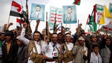 صورة صحيفة إماراتية: جماعة الحوثي تمثل عائقًا أمام تحقيق السلام في اليمن بخروقاتها للهدنة