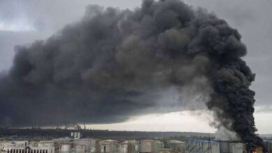 صورة القوات الروسية تقصف منشآت إنتاج ومصفاة لتكرير النفط في أوكرانيا