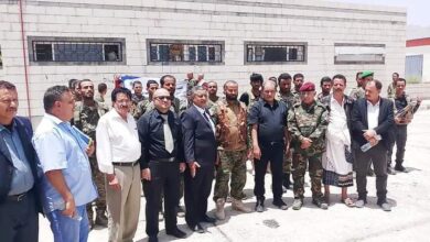 صورة لجنة من وزارة حقوق الإنسان تلتقي محافظ الضالع وتزور الوحدات الأمنية بالمحافظة