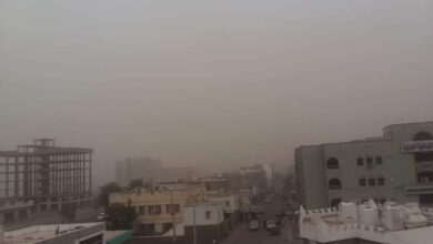 صورة موجة غبار تغطي سماء العاصمة عدن