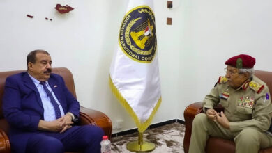 صورة اللواء بن بريك يناقش مع نائب رئيس الأركان العامة أوضاع العسكريين في محافظات الجنوب