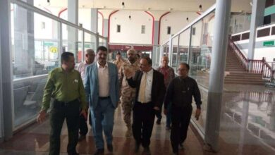 صورة وزير النقل يتفقد ويتابع سير العمل ومستوى الاداء في مطار عدن الدولي