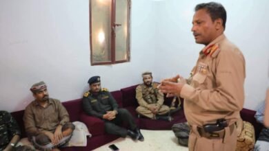صورة اجتماع أبين يناقش إنشاء غرفة عمليات مشتركة لمختلف التشكيلات العسكرية في المحافظة