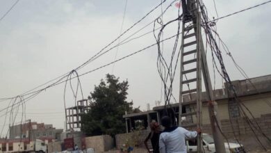 صورة اتخاذ أول الإجراءات ضد المخالفين في الربط العشوائي للكهرباء بالعاصمة عدن