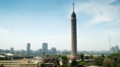 صورة واقعة مؤلمة بمصر.. انتحار شاب من أعلى برج القاهرة