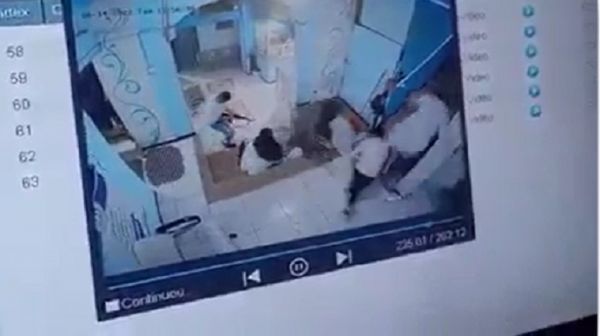 سقوط قتلى وجرحى وسط مستشفى الرياض في تعز مستشفى الرياض