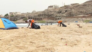 صورة حملات تنظيف ورفع المخلفات في  الساحل الذهبي بالعاصمة عدن