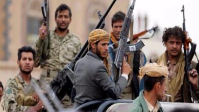 صورة الحوثي يلمح بإنهاء «الهدنة» ومراقبون: مناورة لتحقيق مكاسب اقتصادية
