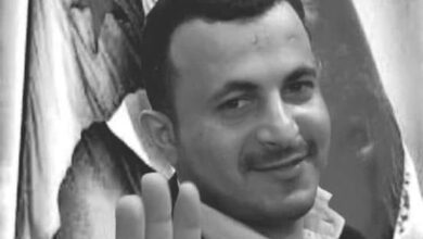 صورة رئيس انتقالي لحج يعزي في وفاة الناشط مصلح الجبراني
