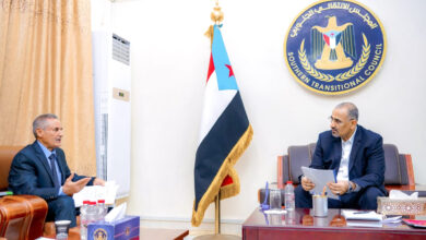 صورة الرئيس الزُبيدي يشدد على سرعة إعادة تشغيل مصافي عدن