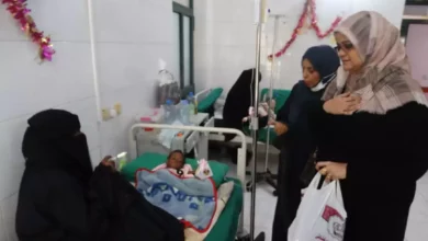 صورة المرأة والطفل بانتقالي العاصمة عدن تزور اقسام الاطفال بمشفى الصداقة وتوزع الحلويات العيدية