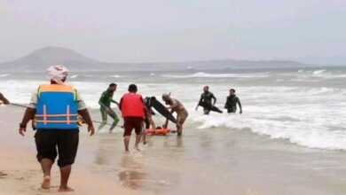 صورة إنقاذ خمسة أشخاص تعرضوا للغرق بحضرموت
