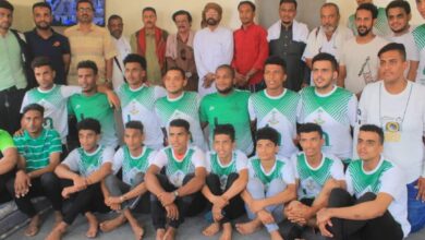 صورة نائب رئيس انتقالي وادي وصحراء حضرموت يستقبل فريق نادي شباب القطن لكرة اليد