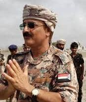 صورة وزير الدولة محافظ العاصمة عدن يُعزَّي اللواء فضل باعش بوفاة شقيقه