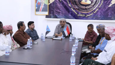 صورة سعدان يناقش مع تنفيذية الانتقالي وأعضاء الجمعية الوطنية بالمهرة مستجدات الأوضاع بالمحافظة