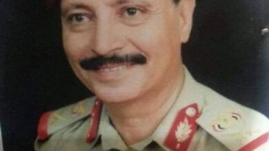 صورة لملس يُعزَّي بوفاة اللواء الركن أحمد صالح عليوة
