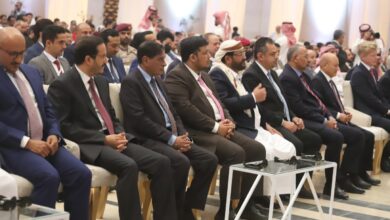 صورة مجلس القيادة الرئاسي ينفي عقد لقاء ثنائي مع ممثلين عن حزب الإصلاح بشأن أحداث شبوة