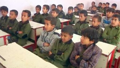 صورة ضمن مساعيها لتدمير التعليم .. ميليشيات الحوثي تفصل 20 ألف معلم وتستحوذ على عائدات صندوقهم