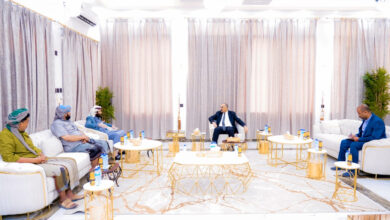 صورة الرئيس الزُبيدي يطّلع على سير العمل بمنفذ الوديعة البري