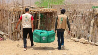 صورة “سلمان للإغاثة” يوزع مساعدات إيوائية عاجلة للمتضررين من السيول في المهرة