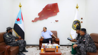 صورة اللواء بن بريك يلتقي بقائد لواء حماية المنشآت بالعاصمة عدن