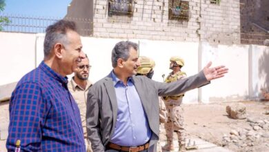 صورة وزير الدولة محافظ العاصمة عدن يطلع على مشاريع السلطة المحلية بالمعلا