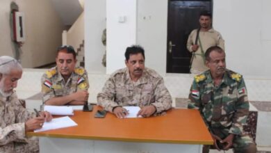 صورة قائد اللواء الأول مشاة بحري يطلع قادة الكتائب والوحدات العسكرية على نتائج زيارته للعاصمة عدن