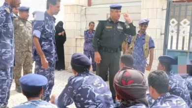 صورة نائب مدير أمن ساحل حضرموت يتفقد سير العمل بمركز شرطة ديس المكلا