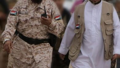 صورة مدير التوجيه المعنوي لقوات الحزام الأمني يعزي في استشهاد العميد هدار الشوحطي