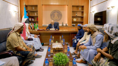 صورة الرئيس الزُبيدي يلتقي عدداً من قيادات الهيئة الشرعية الجنوبية