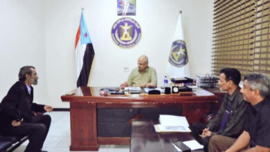 صورة القائم بمهام رئيس تنفيذية انتقالي العاصمة عدن يبحث مع هويدي سُبل تفعيل العمل المسرحي 