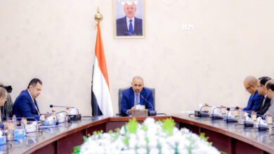 صورة الرئيس الزُبيدي يترأس اجتماعا استثنائيا لمجلس الوزراء