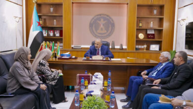 صورة الرئيس الزُبيدي: حريصون على تمكين المرأة لاستعادة دورها الريادي في الجنوب